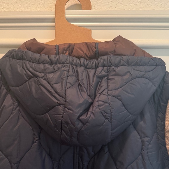 Veronica Beard navy quilted body with cream cable-knit sleeves jacket - Picture 12 of 13